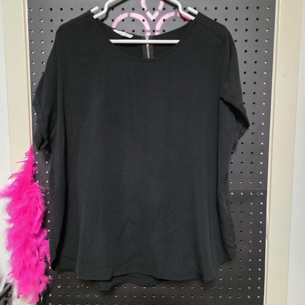 Maurices Black Short Sleeve T-Shirt